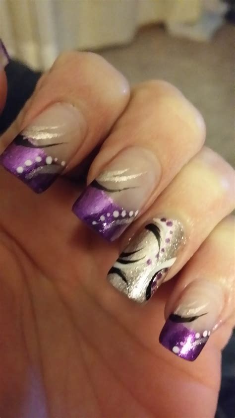 nail art purple and silver